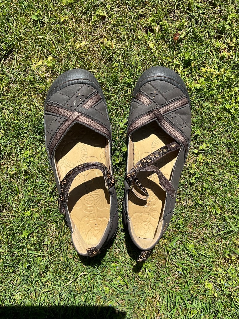 JBU, size 8.5, Velcro strap
